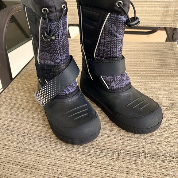 Kids size 1 snow boots - Picture 1 of 3